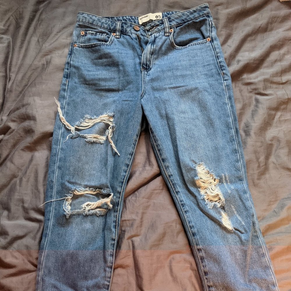 Garage size 5 ripped mom jean